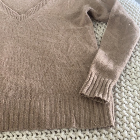 Camel color cashmere v neck - Picture 3 of 5